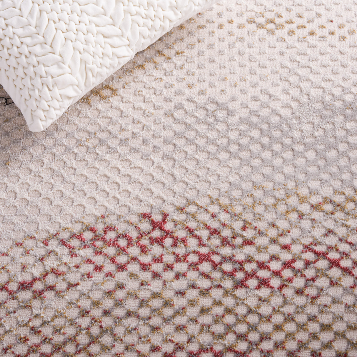 Safavieh Palma Pam324F Light Grey/Red Rug.