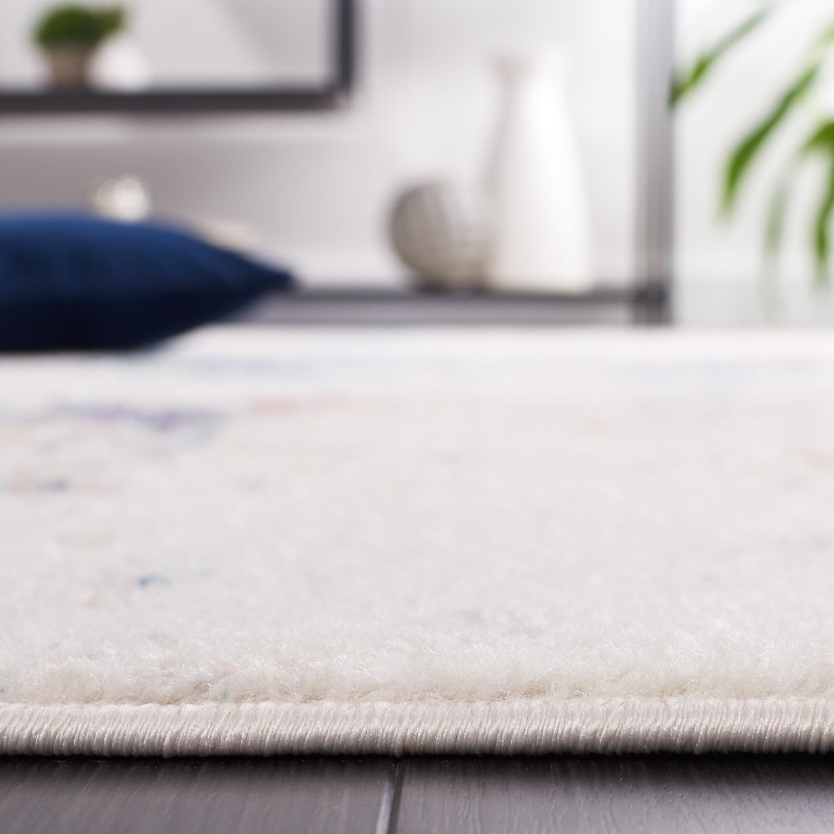 Safavieh Phoenix Phx500A Ivory/Blue Rust Rug.