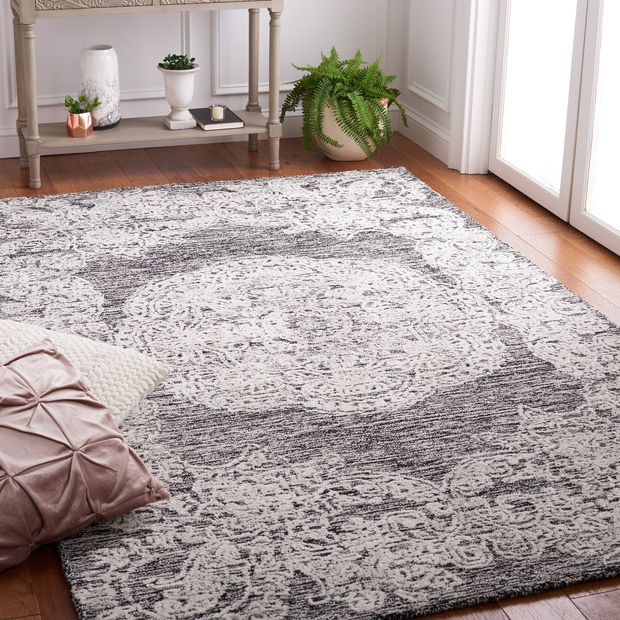 Safavieh Precious Pre303Z Black/Ivory Rug.