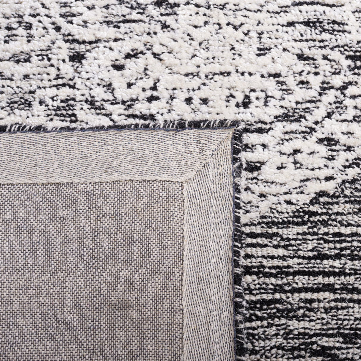 Safavieh Precious Pre303Z Black/Ivory Rug.