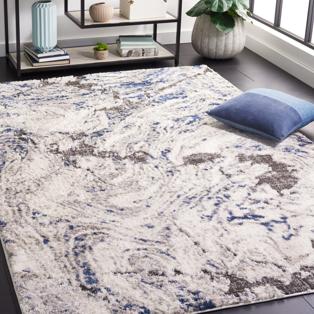 Safavieh Petra Pta102A Ivory/Blue Rug.