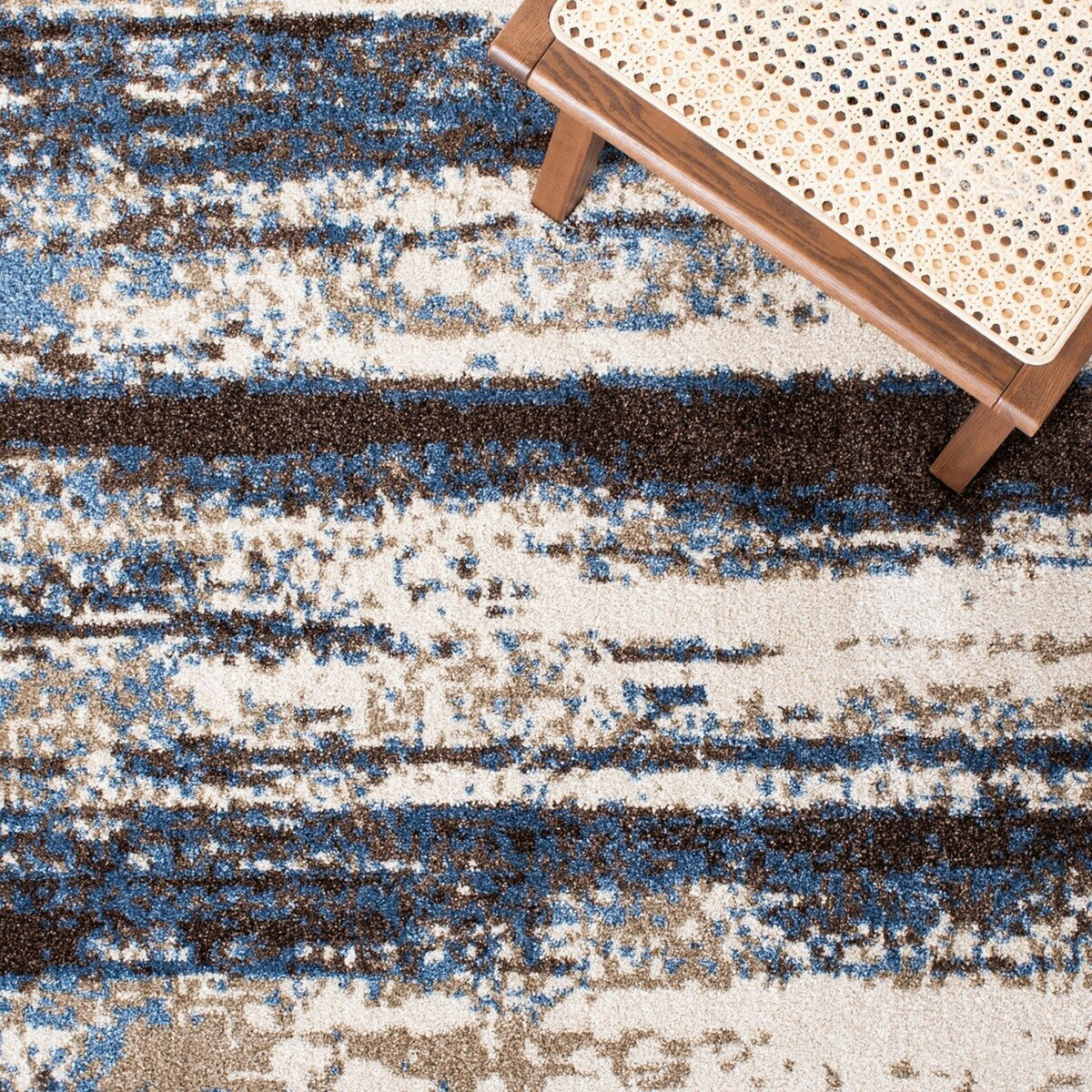 Safavieh Retro Ret2138-1165 Cream / Blue Rugs