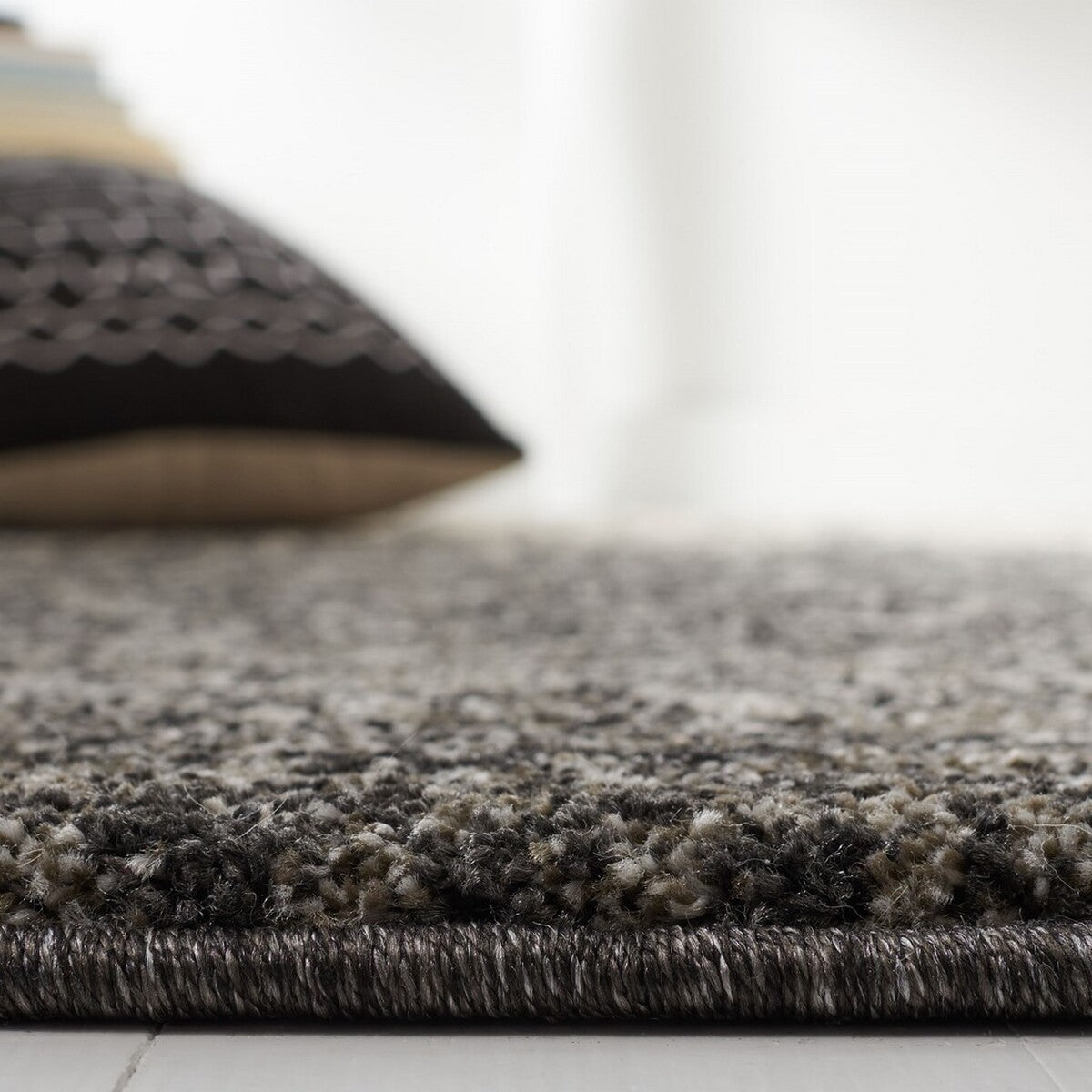 Safavieh Retro Ret2770-9079 Black / Light Grey Rugs