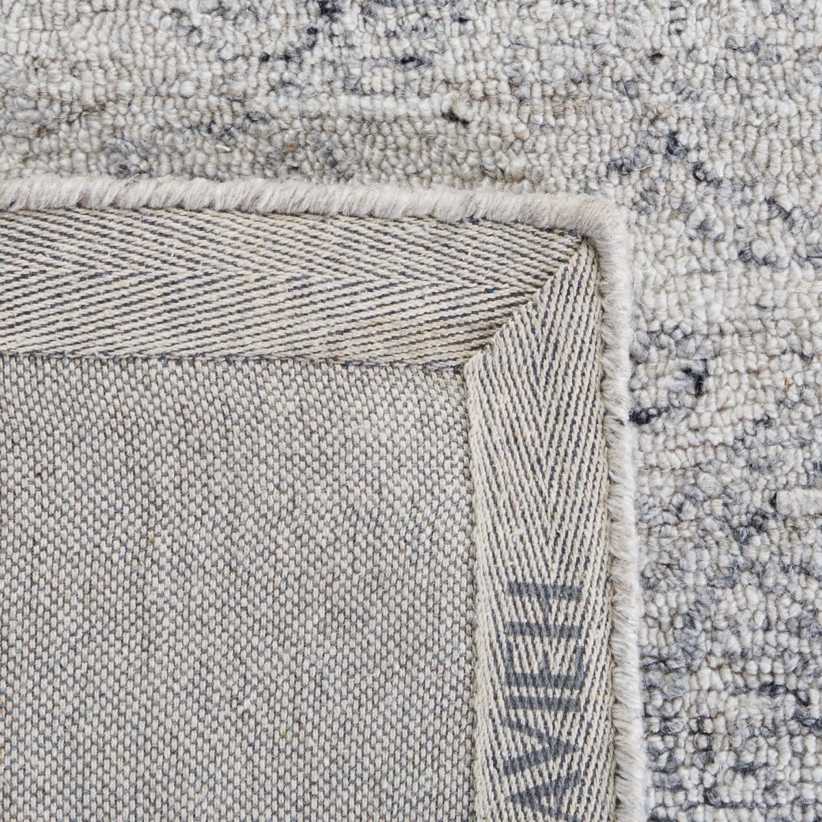 Safavieh Abstract Abt145A Ivory/Black Rugs.