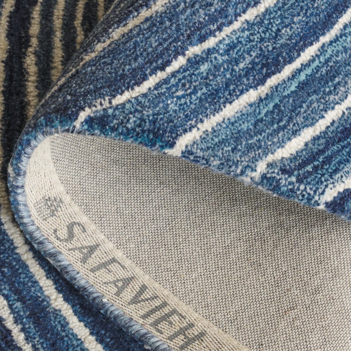 Safavieh Abstract Abt154M Blue/Ivory Rug.