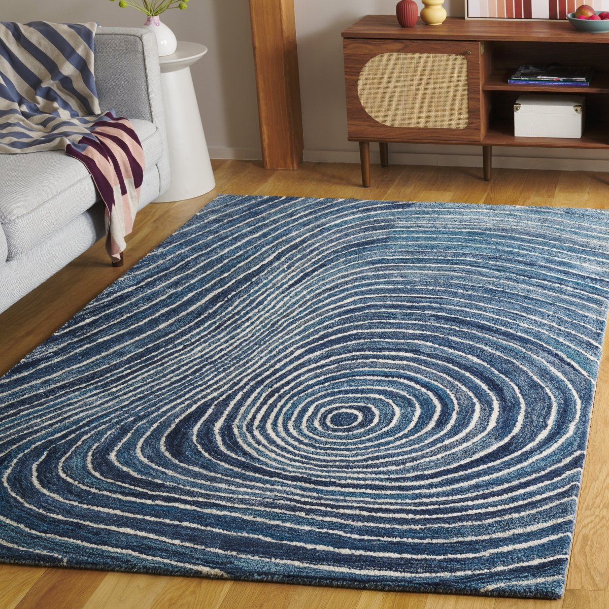 Safavieh Abstract Abt154M Blue/Ivory Rug.