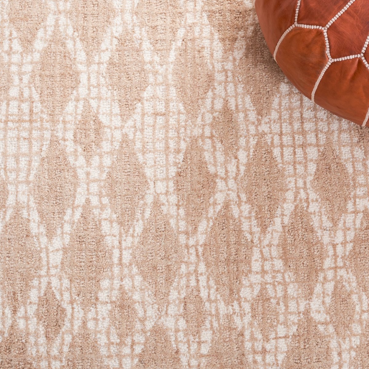 Safavieh Abstract Abt206B Beige/Ivory Rug.