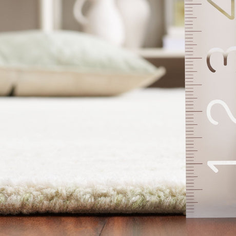 Safavieh Abstract Abt340Y Green/Ivory Rug.