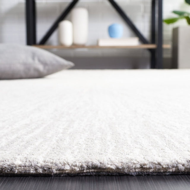 Safavieh Abstract Abt375G Ivory/Silver Rug.