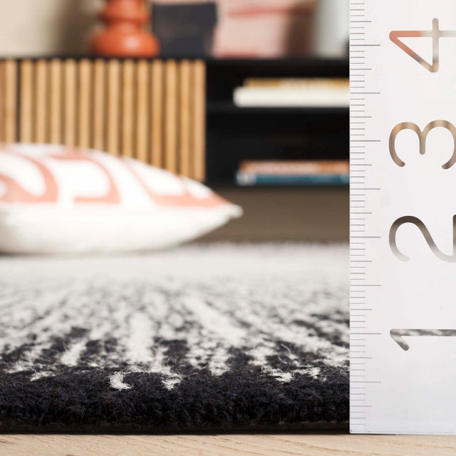 Safavieh Abstract Abt375Z Ivory/Black Rug.