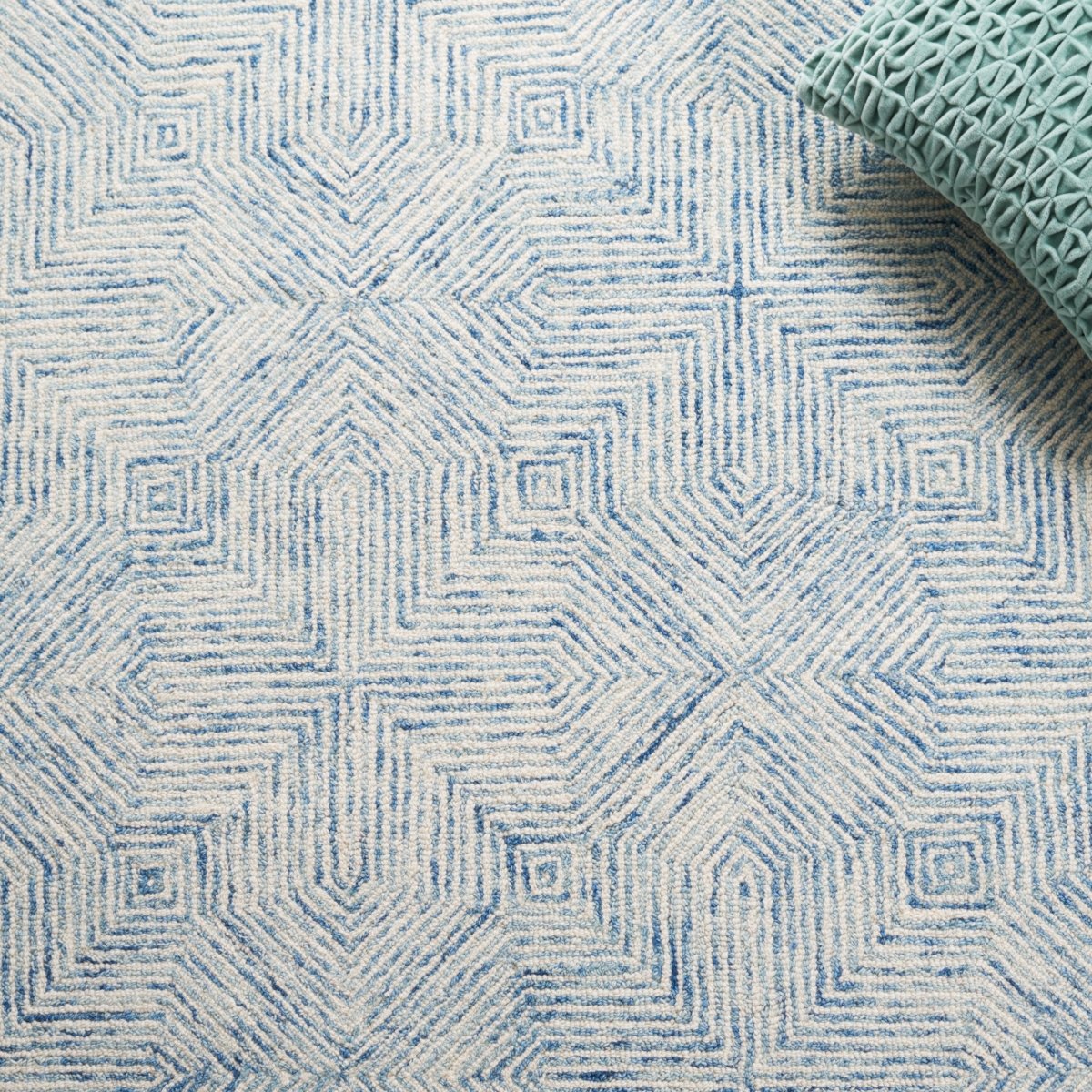 Safavieh Abstract Abt425M Blue/Ivory Rug.