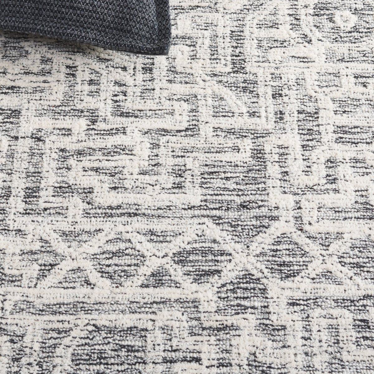 Safavieh Abstract Abt462H Charcoal/Ivory Rug.