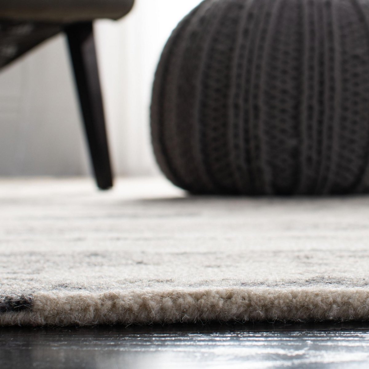 Safavieh Abstract Abt465H Charcoal/Ivory Rug.