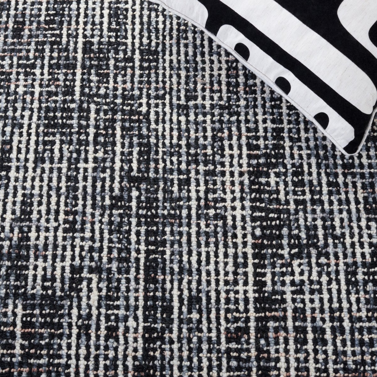 Safavieh Abstract Abt468L Black/Grey Rug.