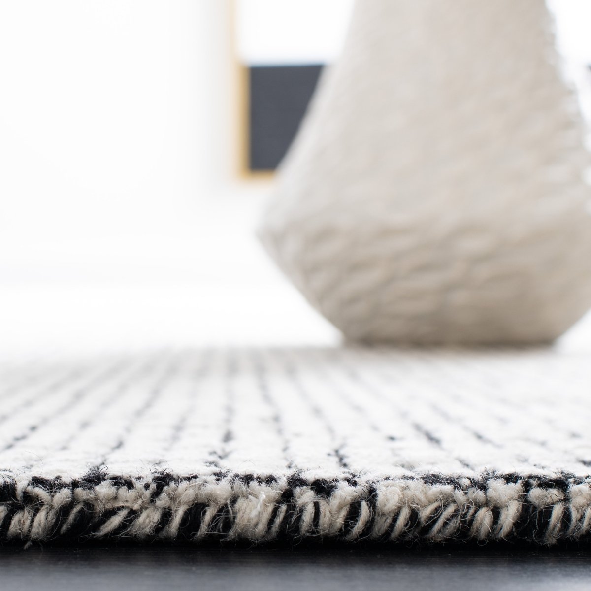 Safavieh Abstract Abt470Z Ivory/Black Rug.
