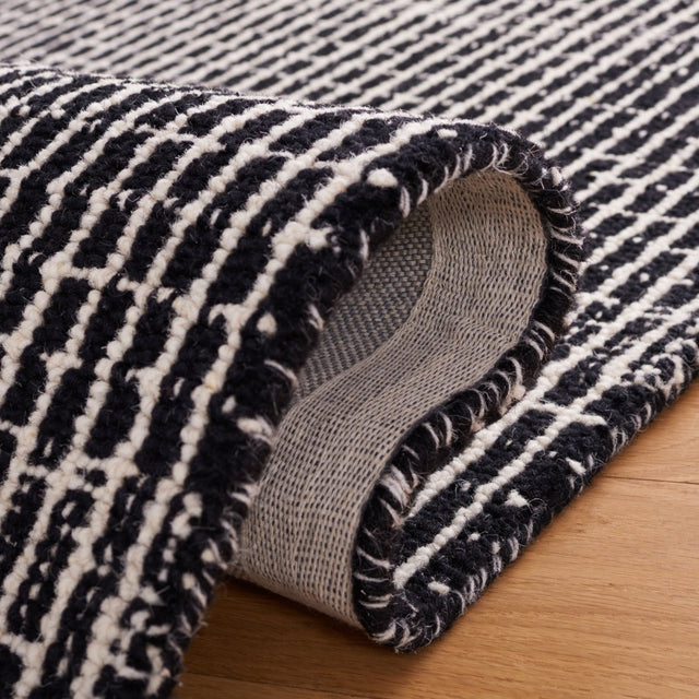 Safavieh Abstract Abt482Z Black/Ivory Rug.