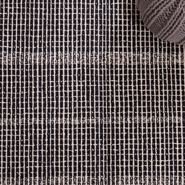 Safavieh Abstract Abt482Z Black/Ivory Rug.