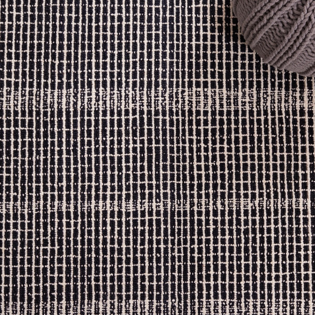 Safavieh Abstract Abt482Z Black/Ivory Rug.