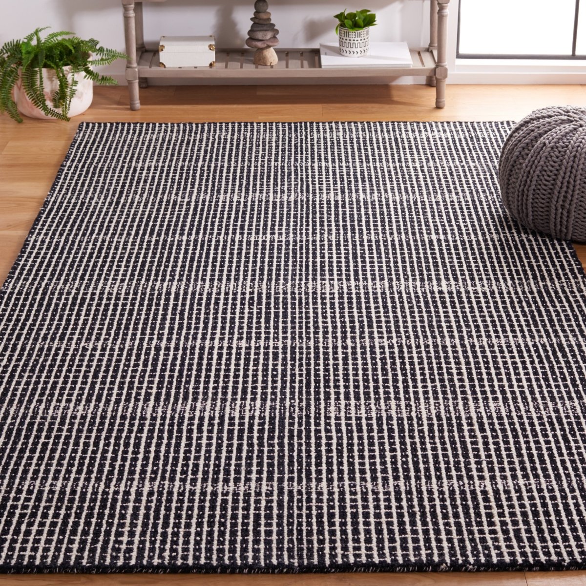 Safavieh Abstract Abt482Z Black/Ivory Rug.