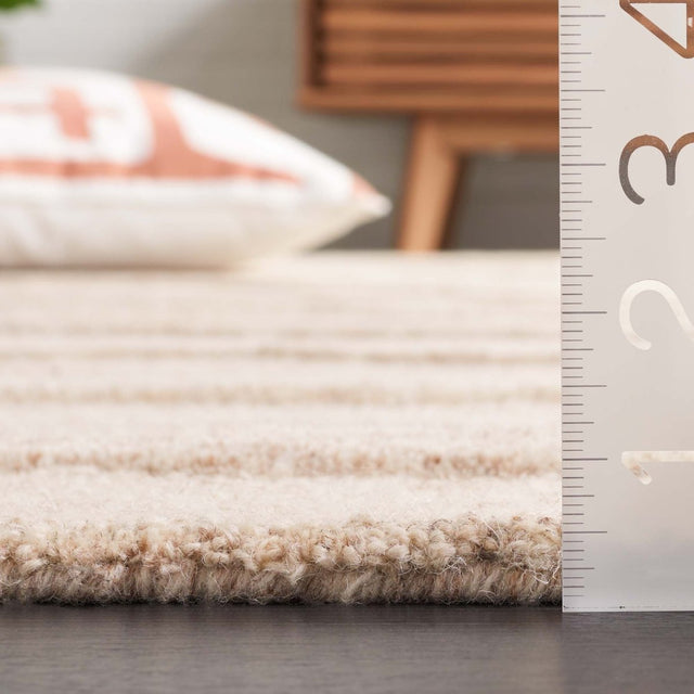 Safavieh Abstract Abt496B Beige Rug.