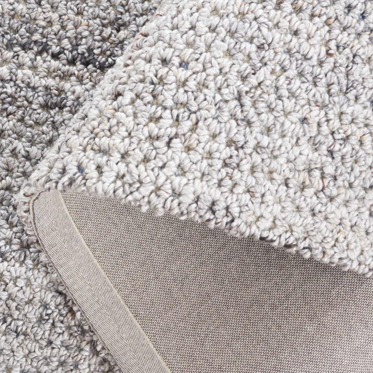 Safavieh Abstract Abt497F Light Grey Rug.