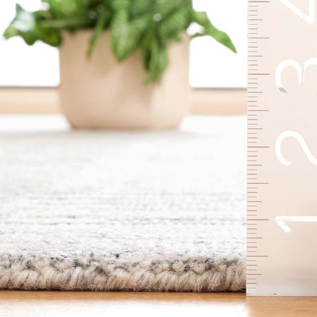 Safavieh Abstract Abt498G Silver/Ivory Rug.
