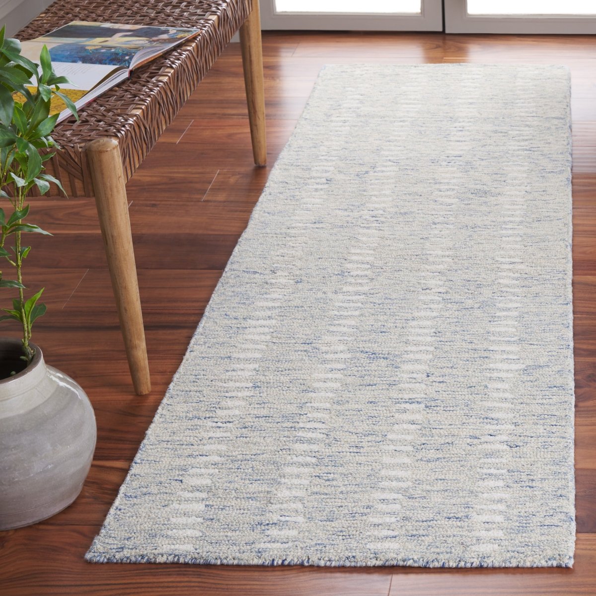 Safavieh Abstract Abt498M Blue/Ivory Rug.