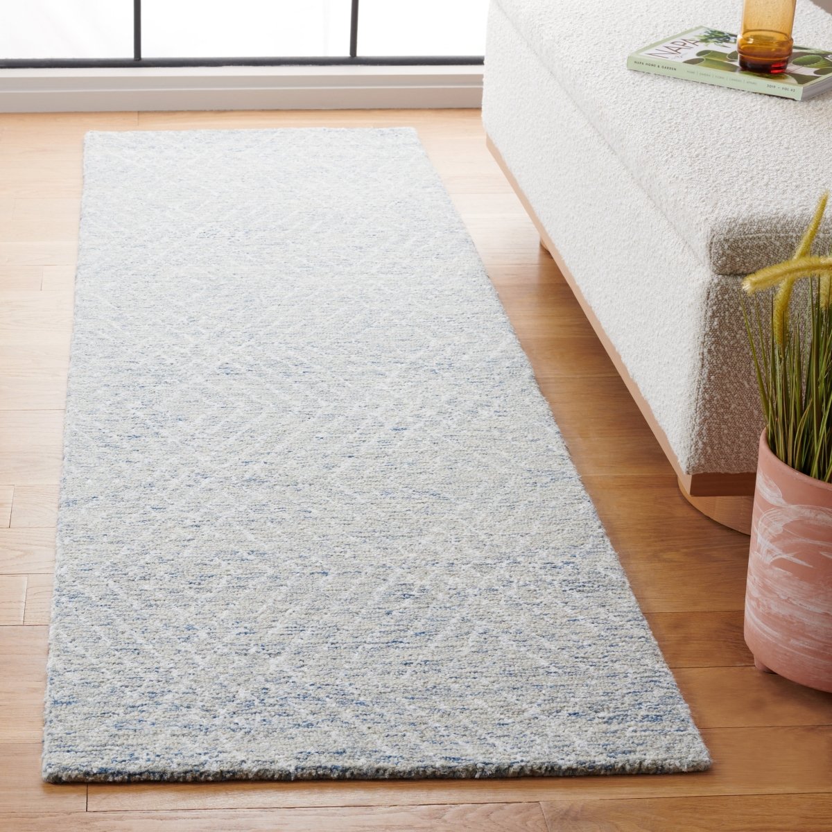 Safavieh Abstract Abt499M Blue/Ivory Rug.