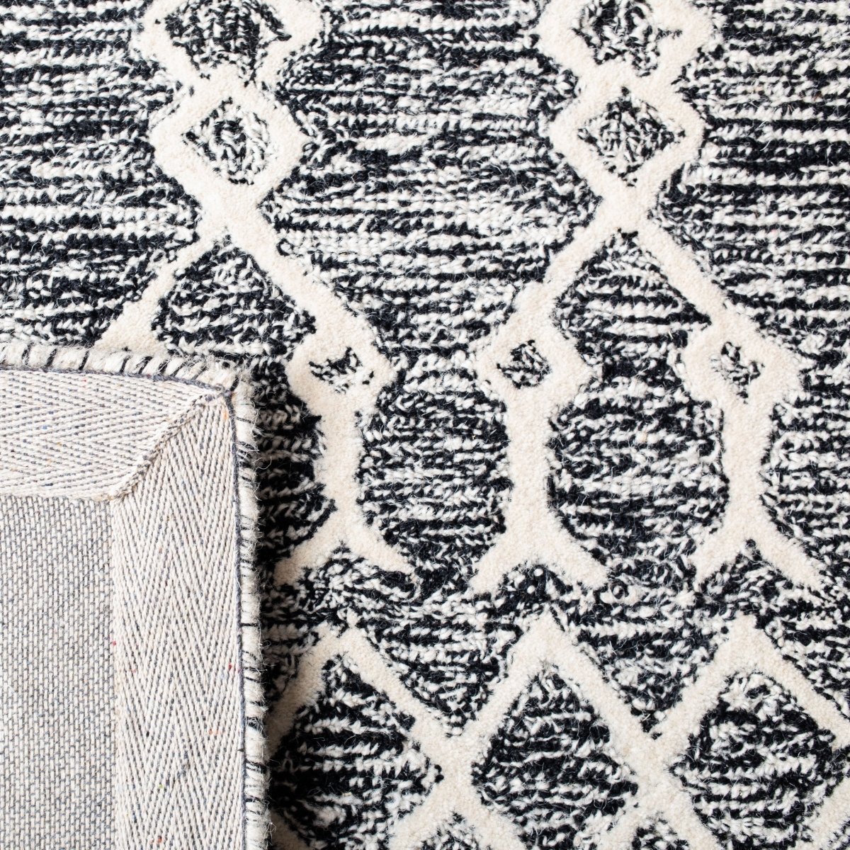 Safavieh Abstract Abt558A Ivory/Black Rug.