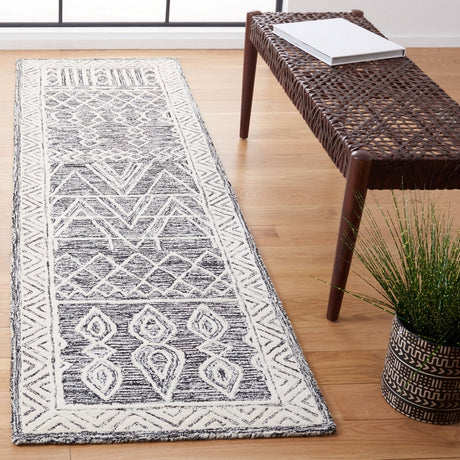 Safavieh Abstract Abt558A Ivory/Black Rug.