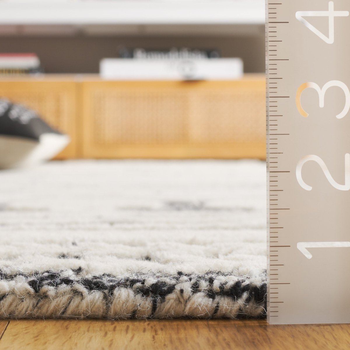 Safavieh Abstract Abt559Z Black/Ivory Rug.