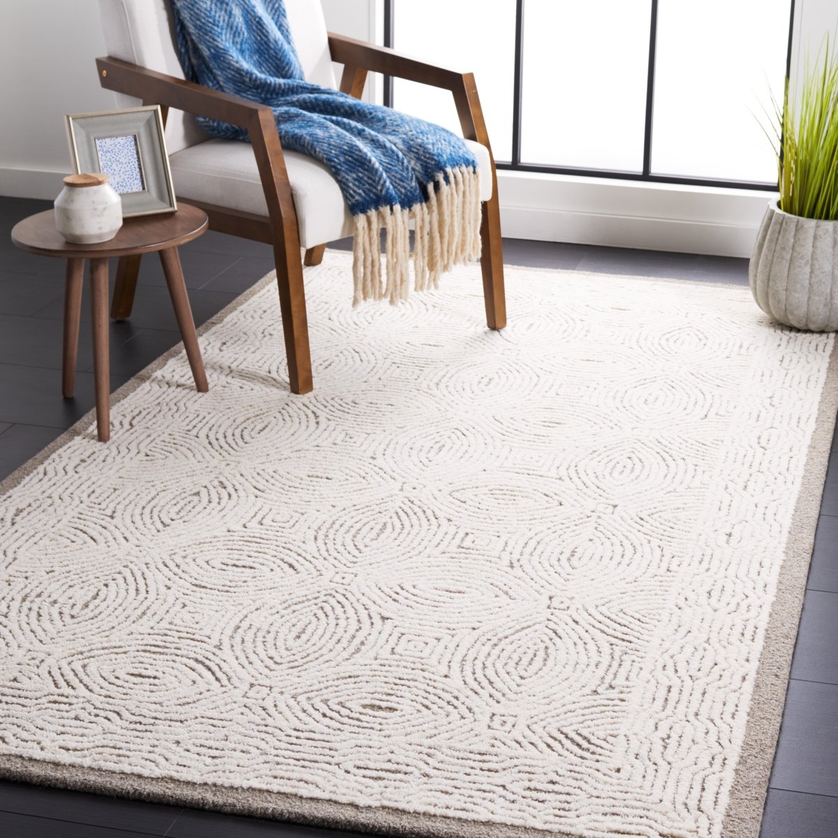 Safavieh Abstract Abt575B Beige/Ivory Rug.