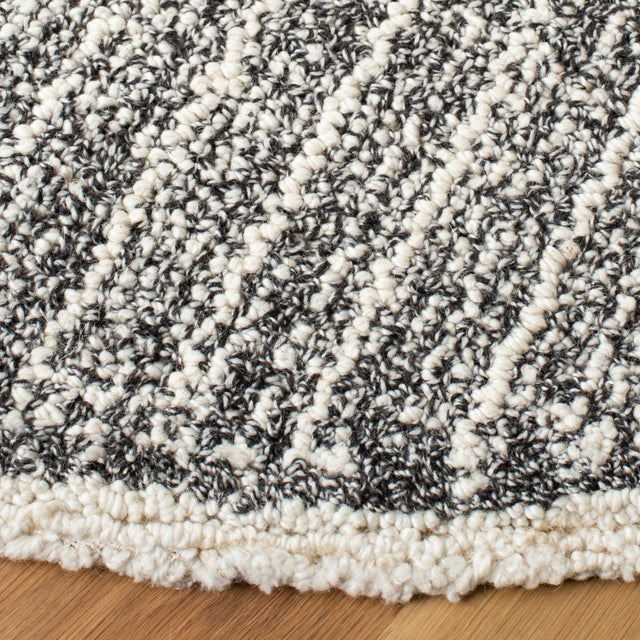 Safavieh Abstract Abt605A Ivory/Black Rug.