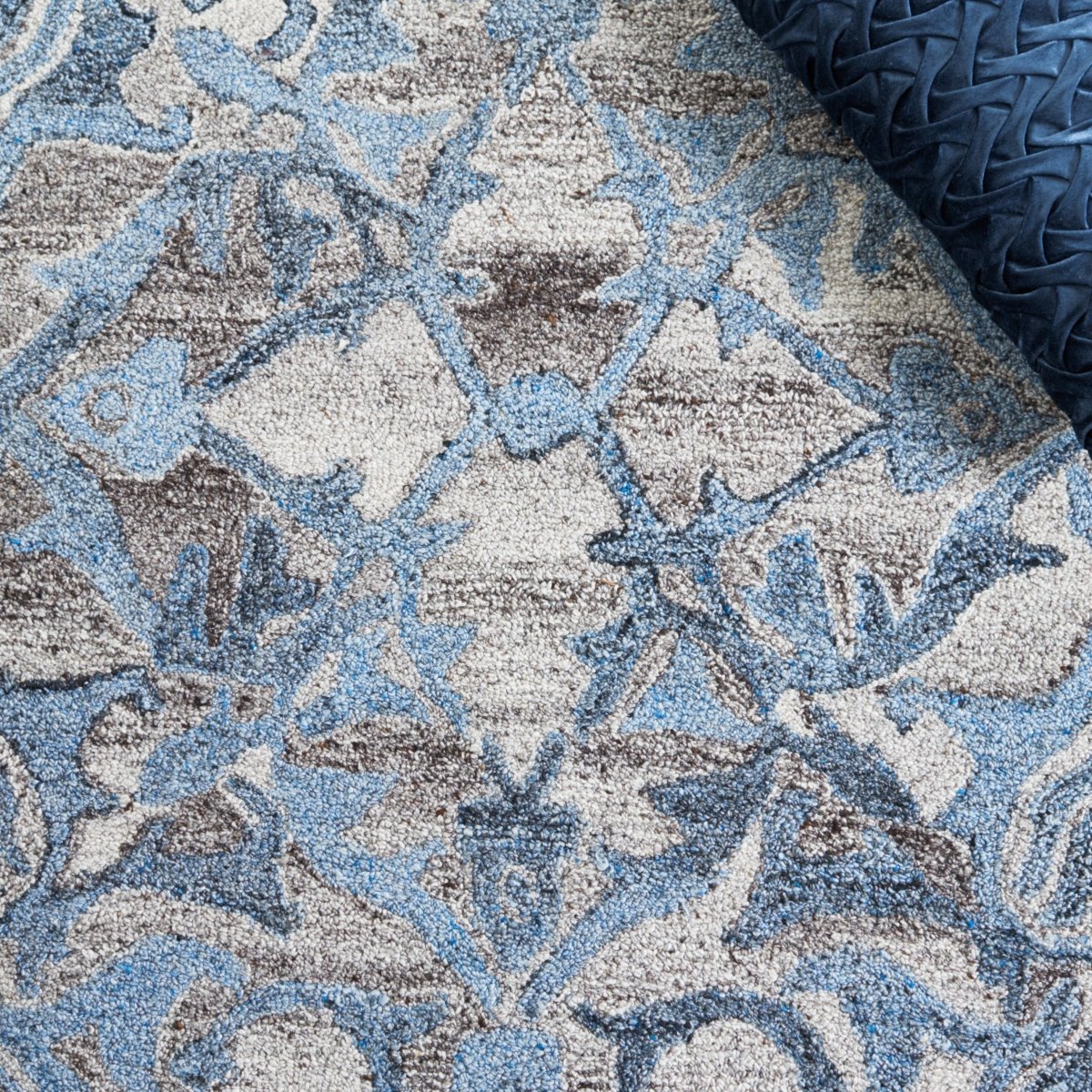 Safavieh Abstract Abt608F Grey/Blue Rug.