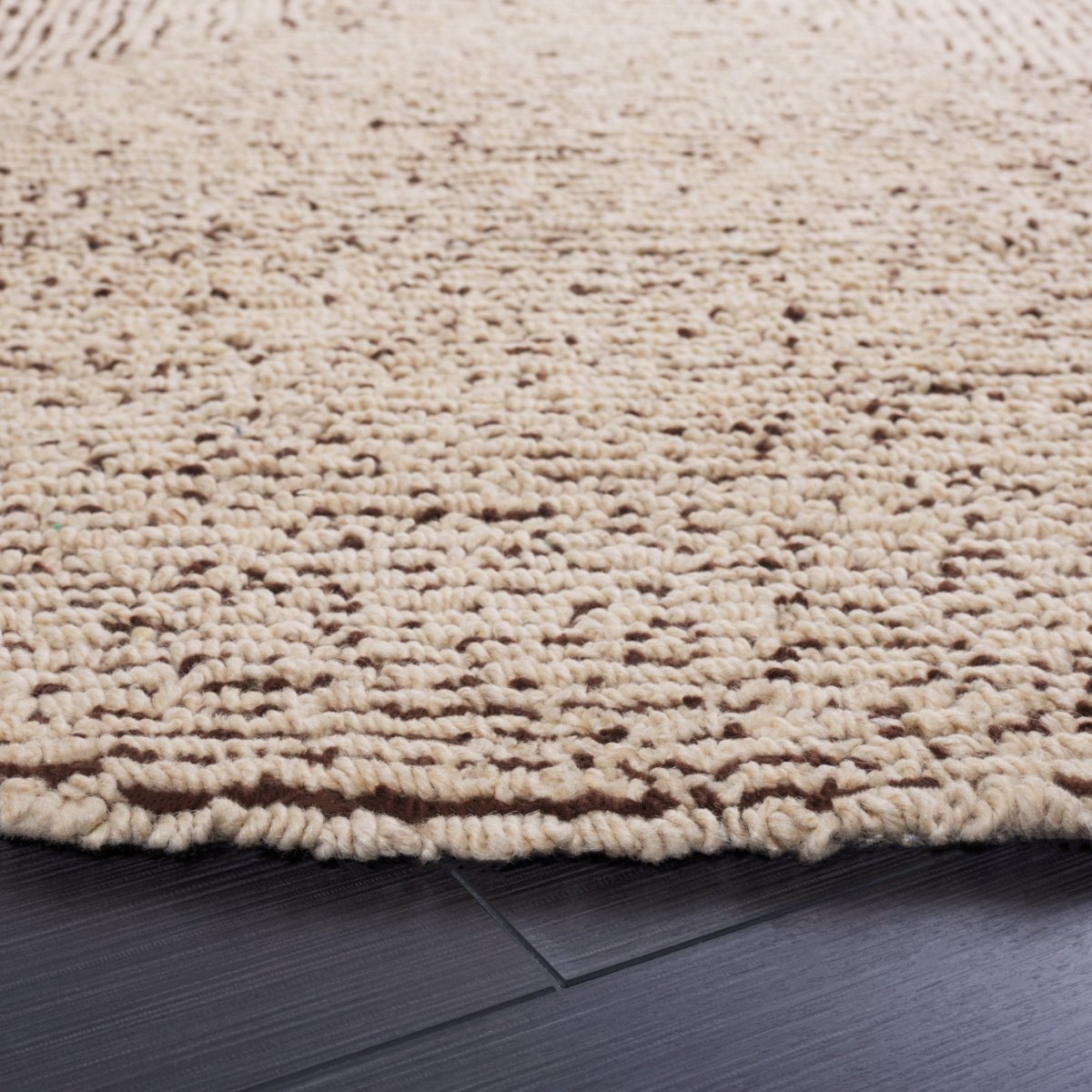 Safavieh Abstract Abt609A Ivory/Black Rug.