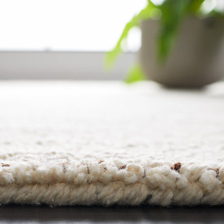 Safavieh Abstract Abt609A Ivory/Black Rug.
