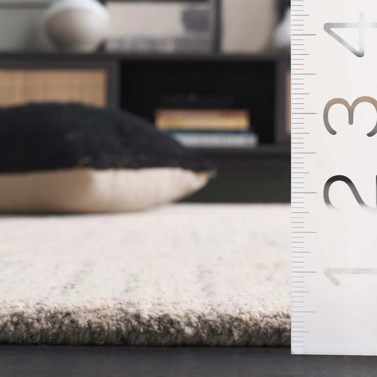 Safavieh Abstract 4'-0" x 6'-0" Rug in Grey