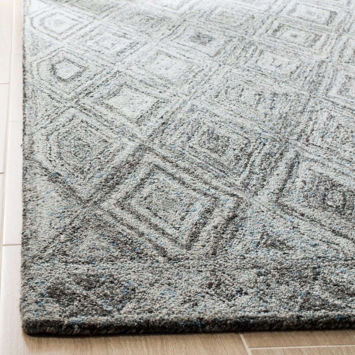 Safavieh Abstract Abt618M Blue/Black Rug.