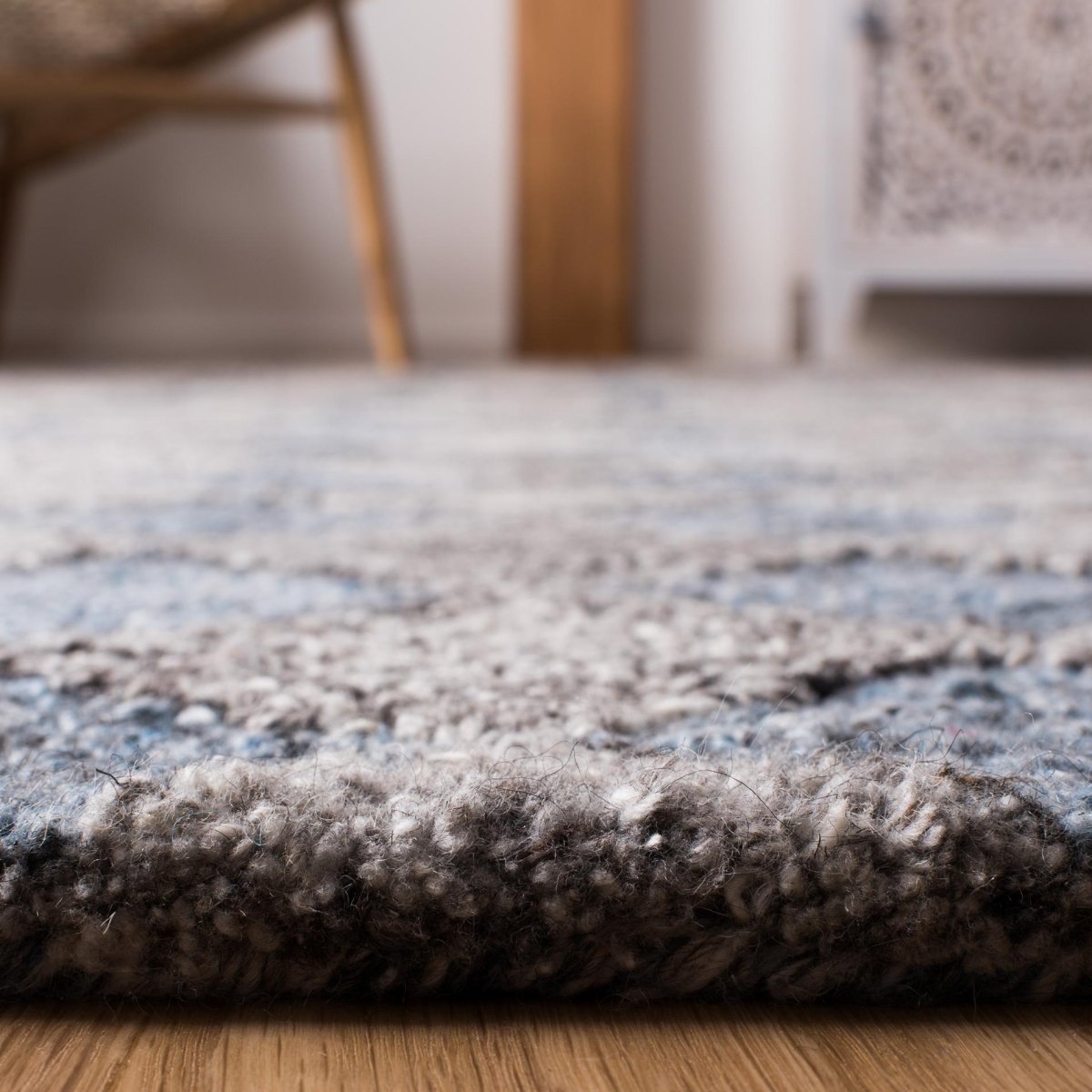 Safavieh Abstract Abt626F Grey/Blue Rug.