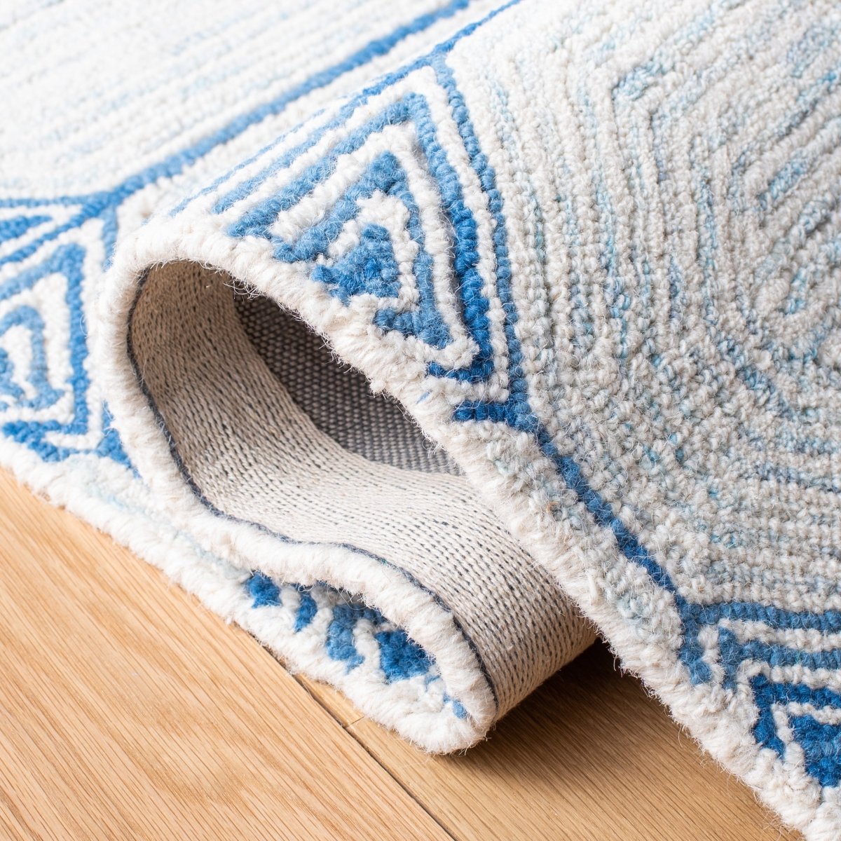 Safavieh Abstract Abt658A Ivory/Blue Rugs.