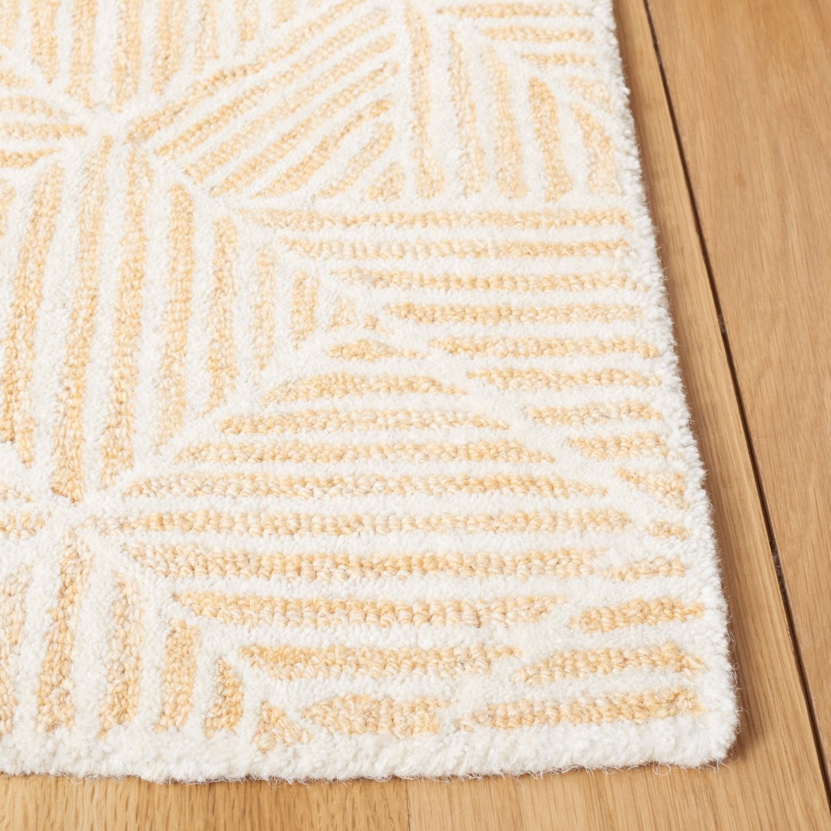 Safavieh Abstract Abt763D Gold/Ivory Rug.