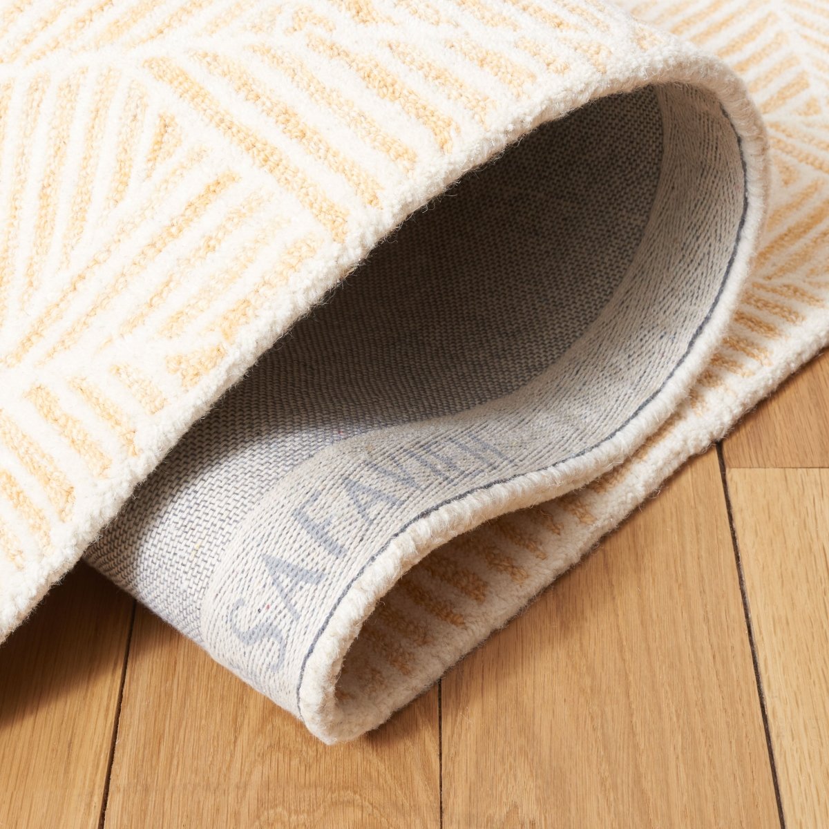 Safavieh Abstract Abt763D Gold/Ivory Rug.