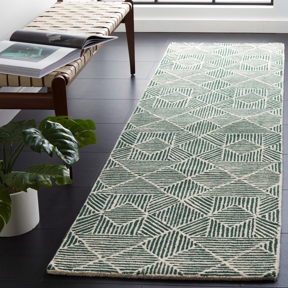 Safavieh Abstract Abt763W Dark Green/Ivory Rug.