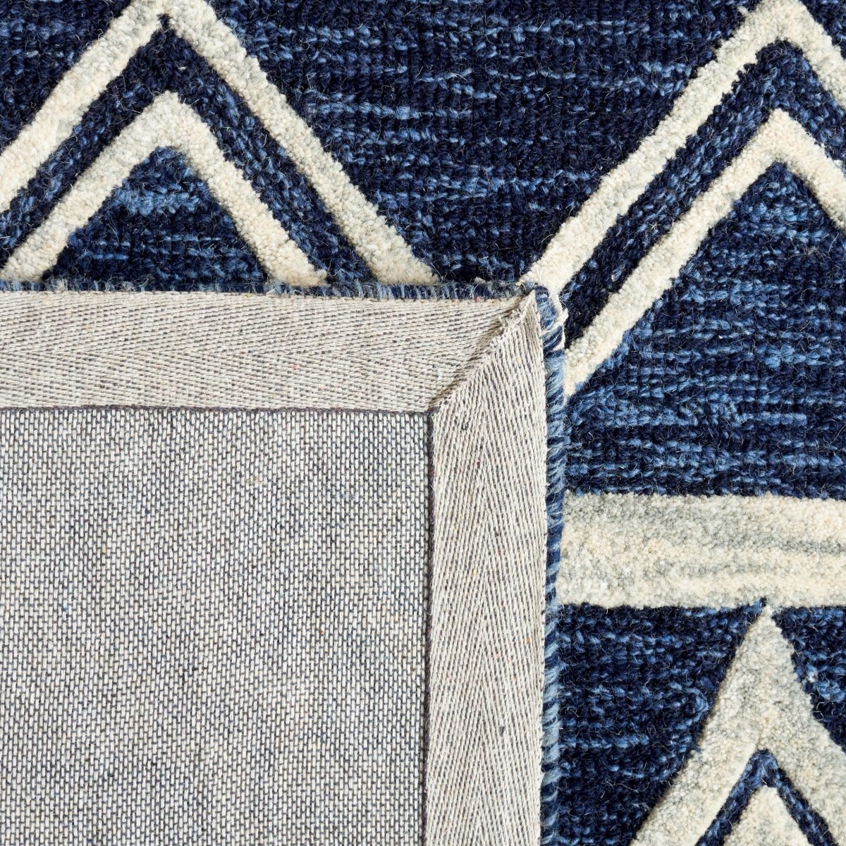 Safavieh Abstract Abt851N Navy/Ivory Rugs.
