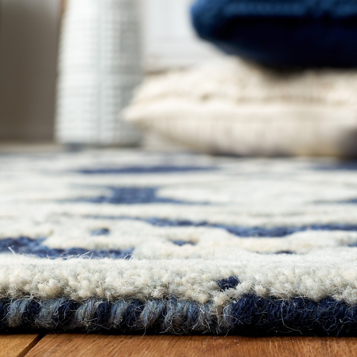 Safavieh Abstract Abt851N Navy/Ivory Rugs.