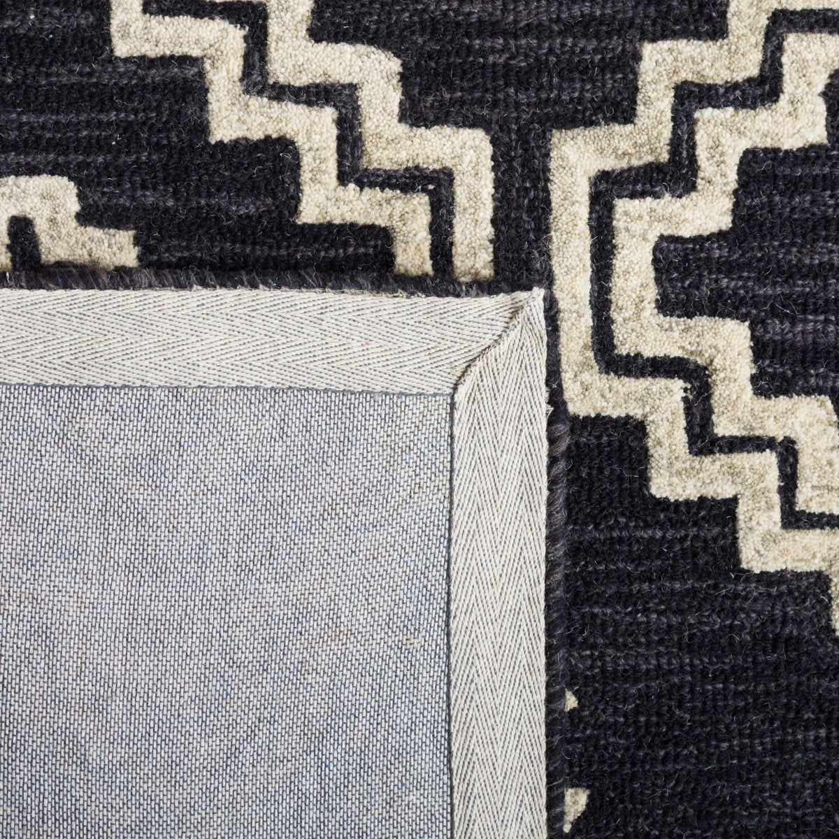 Safavieh Abstract Abt852Z Black/Ivory Rug.