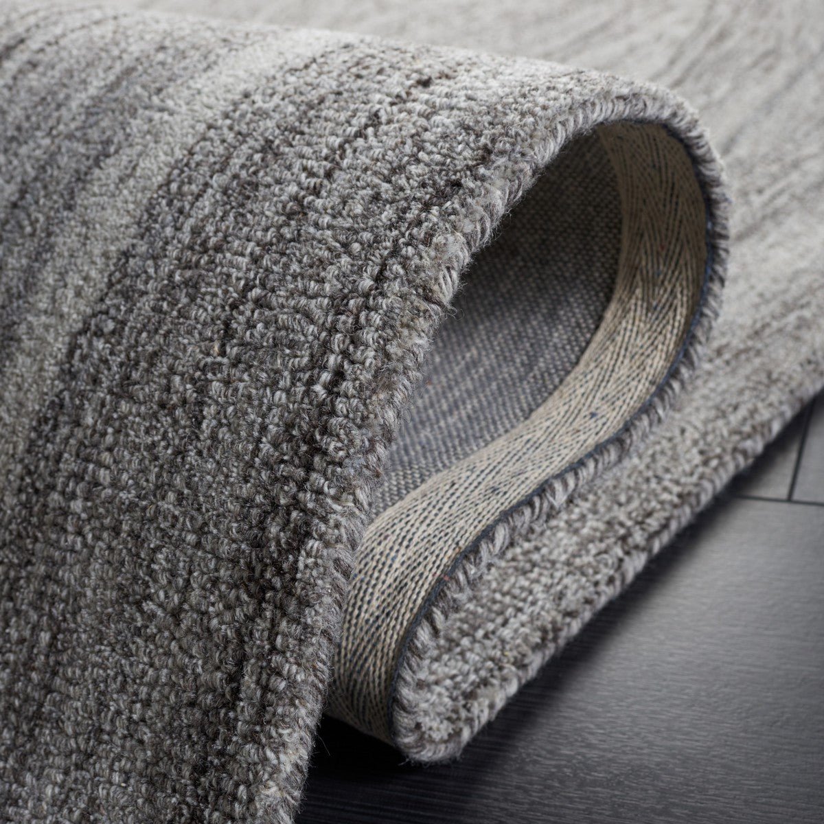 Safavieh Abstract Abt901F Grey Rug.