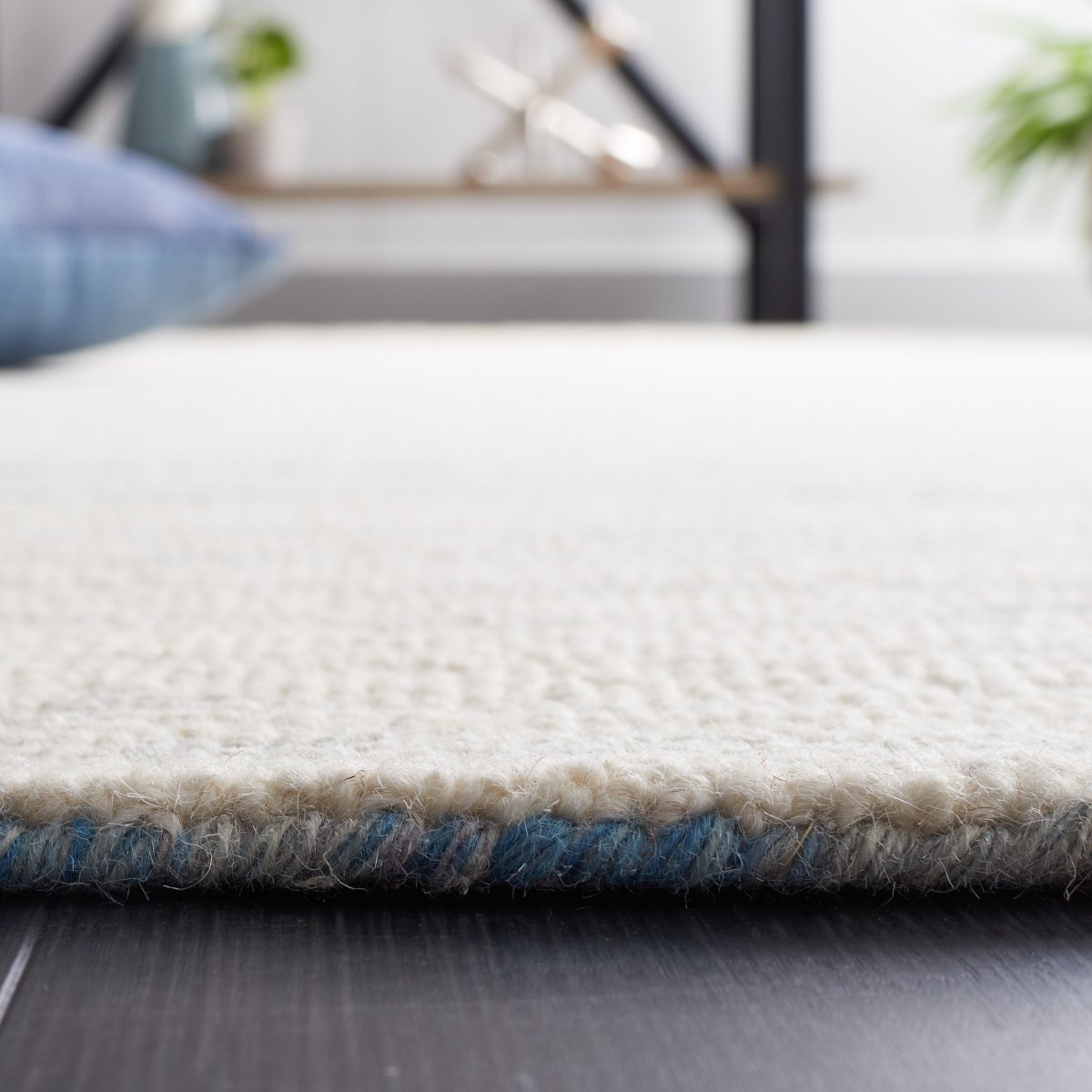 Safavieh Abstract Abt926M Ivory/Dark Blue Rug.