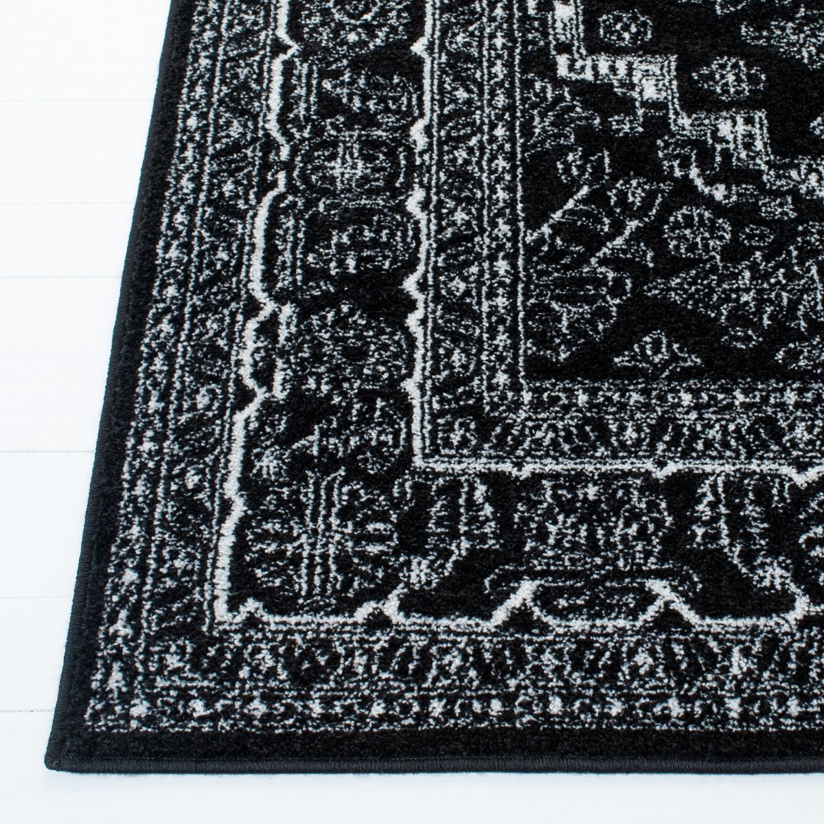 Safavieh Adirondack Adr108Z Black/Ivory Rug.
