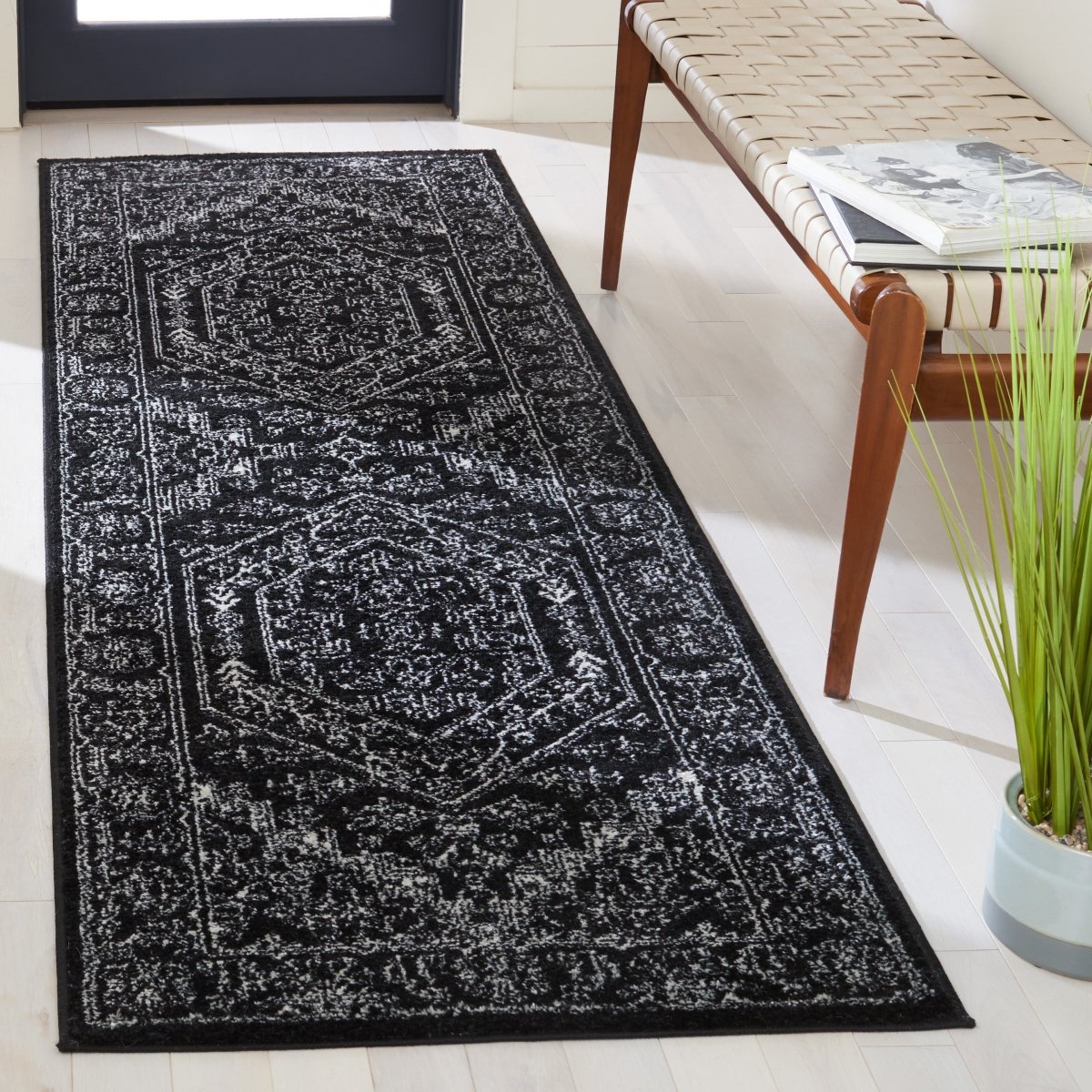 Safavieh Adirondack Adr108Z Black/Ivory Rug.